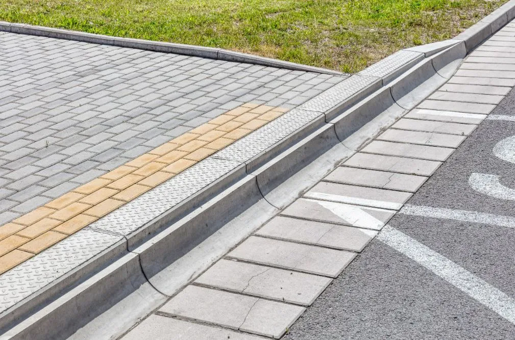 obrubník BEST zastávkový bus  přímý 290, 1000x400x290mm