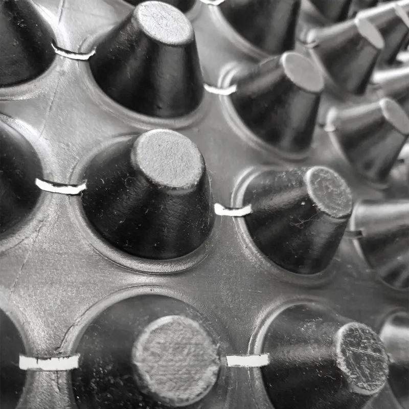 nopová folie  20mm MAXISTUD FS perforovaná, T 20 GARDEN, šířka 2m, role 20bm